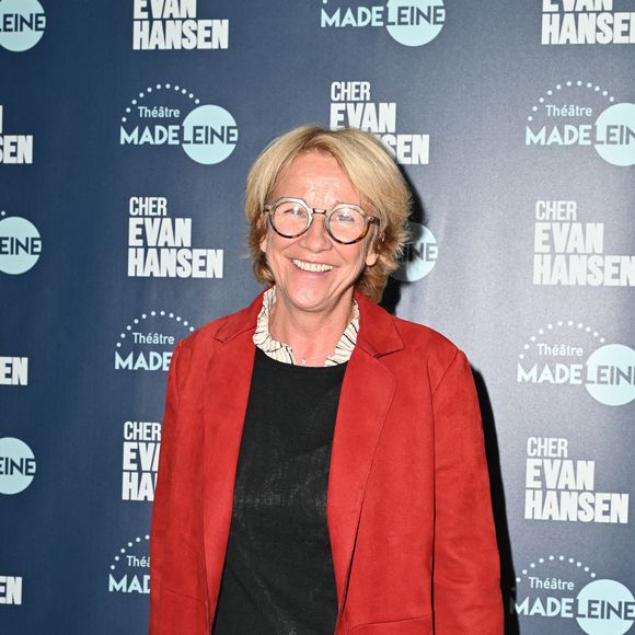 Si Ariane Massenet a tourné le dos à la présentation tv, elle collabore néanmoins avec le média en ligne Mesdames. Tout ça, en profitant également de sa maison dans le Perche ! 

Ariane Massenet arrive à la répétition générale de la pièce d'Olivier Soliveres 'Cher Evan Hansen' au Théâtre de la Madeleine, à Paris, France, le 8 octobre 2025. Photo par Mireille Ampilhac/Abaca