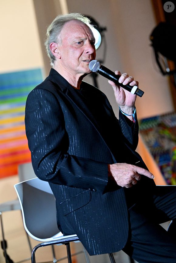 Herbert Léonard durant le dîner de Gala caritatif de l'association Enfant Star et Match à l'hôtel Negresco à Nice, le 8 juin 2024. Fabrice Ravaux, le fondateur et président de l'association, souhaite, avec les bénéfices de cette soirée, financer les installations d'un Rooftop Sportif pour les enfants hospitalisés à l'hôpital Lenval à Nice. Cette terrasse offrira un espace de 200m2 en plein air sécurisée pour des sports adaptés et des moments de répit pour les enfants et leurs familles.
Depuis plus de 15 ans, la mission d’Enfant Star et Match est d'offrir un soutien aux enfants malades en leur donnant l’opportunité de rêver, de s’épanouir et de guérir à travers le sport, la musique et le spectacle. © Bruno Bebert / Bestimage