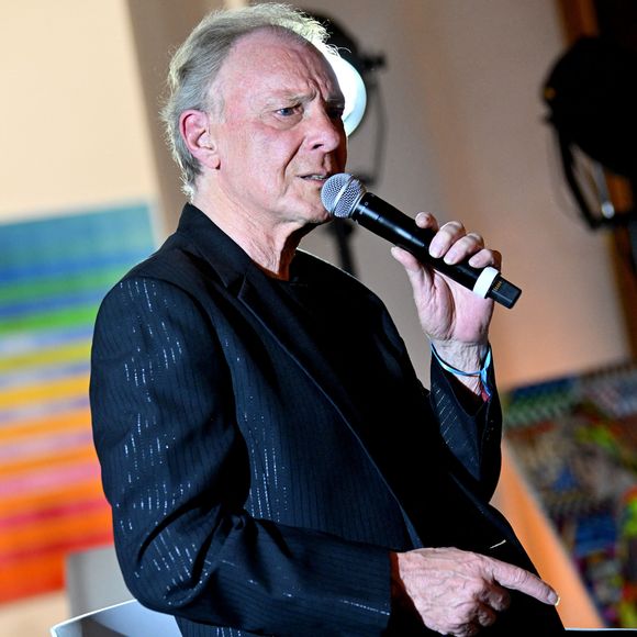 Herbert Léonard durant le dîner de Gala caritatif de l'association Enfant Star et Match à l'hôtel Negresco à Nice, le 8 juin 2024. Fabrice Ravaux, le fondateur et président de l'association, souhaite, avec les bénéfices de cette soirée, financer les installations d'un Rooftop Sportif pour les enfants hospitalisés à l'hôpital Lenval à Nice. Cette terrasse offrira un espace de 200m2 en plein air sécurisée pour des sports adaptés et des moments de répit pour les enfants et leurs familles.
Depuis plus de 15 ans, la mission d’Enfant Star et Match est d'offrir un soutien aux enfants malades en leur donnant l’opportunité de rêver, de s’épanouir et de guérir à travers le sport, la musique et le spectacle. © Bruno Bebert / Bestimage
