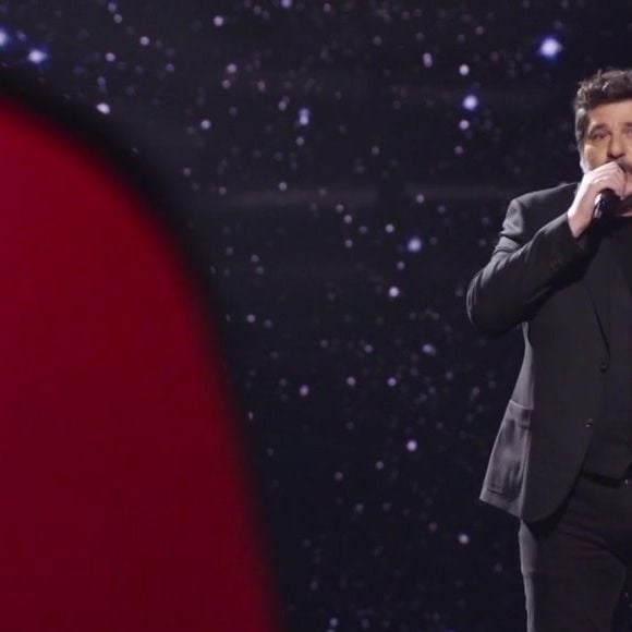 Dans une scène jamais vue dans l’histoire du télé‑crochet, il a tenté d’obtenir l’un des fameux buzz de ses confrères sans se faire reconnaître.

The Voice sur TF1 le 28 février 2026