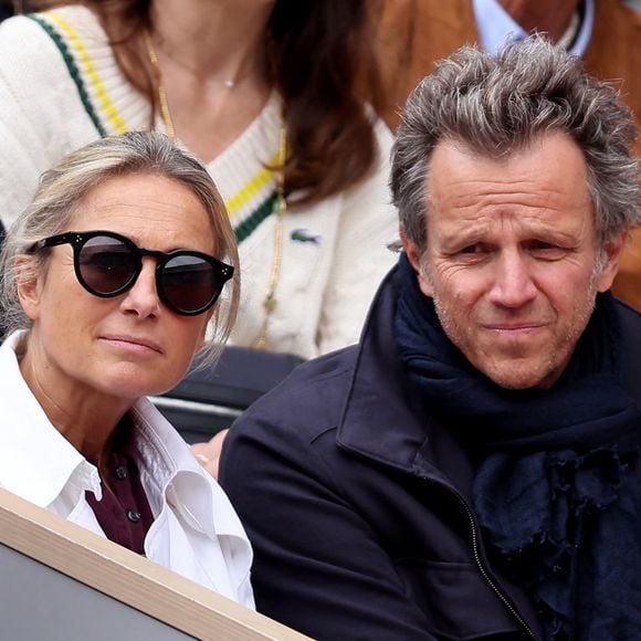 Anne-Sophie Lapix et son mari Arthur Sadoun  dans les tribunes des Internationaux de France de tennis de Roland Garros 2024 à Paris, France, le 2 juin 2024. © Jacovides-Moreau/Bestimage