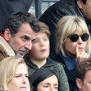 Marina Foïs, son mari Eric Lartigau et leur fils Georges - Match de football entre le Psg et Montpellier au Parc des Princes à Paris le 22 avril 2017. © Cyril Moreau/Bestimage