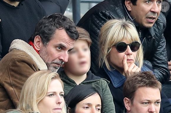 Marina Foïs, son mari Eric Lartigau et leur fils Georges - Match de football entre le Psg et Montpellier au Parc des Princes à Paris le 22 avril 2017. © Cyril Moreau/Bestimage