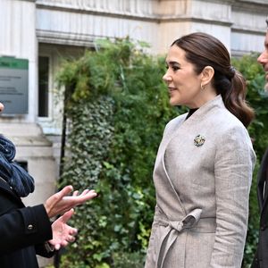 Le roi Frederik et la reine Mary de Danemark accueillis par Anne Hidalgo à l'Hôtel de Ville, le 2 avril 2025, au dernier jour de leur visite d'Etat. Le roi Frederik et la reine Mary de Danemark, ainsi que la maire de Paris ont ensuite embarqués à bord du bateau électrique "Le Mistinguett". Lors de cette croisière sur la Seine, ils assisteront à une conférence sur l'énergie.
© David Nivière / Pool / Bestimage