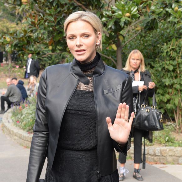 Les looks rock lui vont si bien !


La princesse Charlene de Monaco assiste au défilé Akris collection PAP Printemps/été lors de la fashion week à Paris. © Veeren-CVS/Bestimage