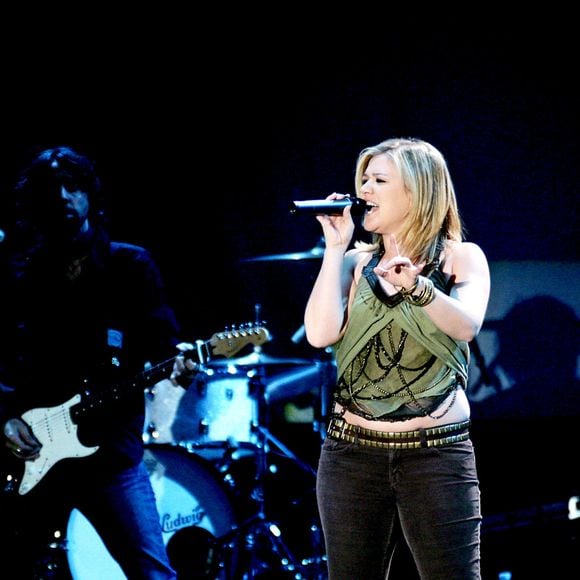 Elle devait se produire dix-huit fois au Caesars Palace jusqu’en novembre, après un lancement déjà retardé pour raisons vocales.

Kelly Clarkson en concert à Stockholm.

AFTONBLADET BILD / BESTIMAGE