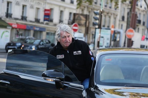 Olivier de Kersauson quitte les studios de RTL à Paris, le 20 novembre 2019.
© Jonathan Rebboah / Panoramic / Bestimage