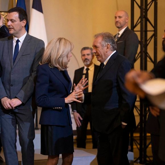 Le maire de Pau François Bayrou (R) et Brigitte Macron - Les maires de France lors de la 105ème session du Congrès des Maires de France, organisée par l'AMF, au palais de l'Elysée à Paris. Le 22 novembre 2023
© Eliot Blondet / Pool / Bestimage