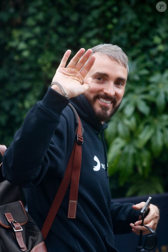 Christophe Willem - Arrivées à l'enregistrement de l'émission "Vivement Dimanche" présentée par M. Drucker et qui sera diffusée le 22 octobre 2023 sur France 3 au studio Gabriel à Paris, France. © Christophe Clovis/Bestimage