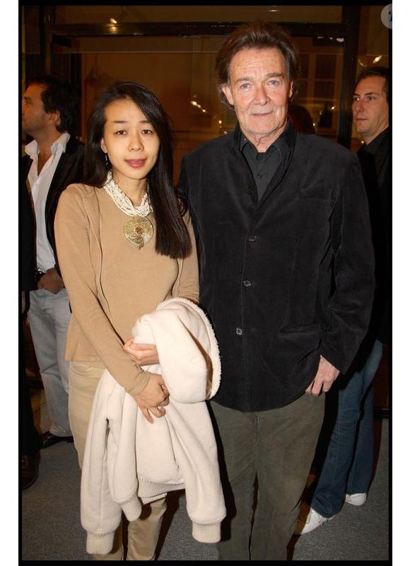 Jacques Charrier et sa nouvelle épouse Makiko, le 13 octobre, à Paris.
