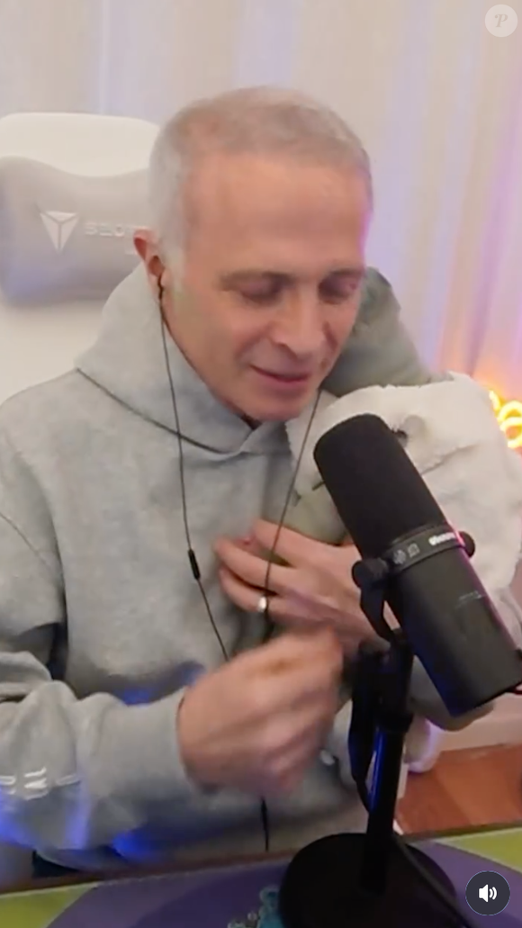 Ses deux frères, Malo et Solal, ont très bien accueilli le nouveau-né.

Capture Instagram - Samuel Etienne