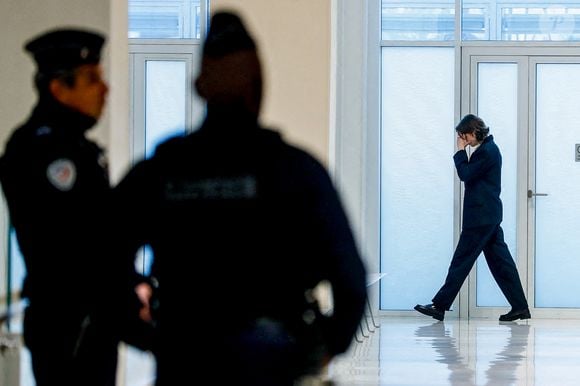 Adèle Haenel a quitté la salle d'audience pour se calmer, après avoir laissé parler sa colère par ces mots "ferme ta gueule" en s'adressant à C.Ruggia - Deuxième jour du procès de C.Ruggia, accusé d'agressions sexuelles sur mineures, dont l'actrice A.Haenel alors âgée entre 12 et 14 ans au moment des faits, devant le tribunal correctionnel de Paris, le 10 décembre 2024.