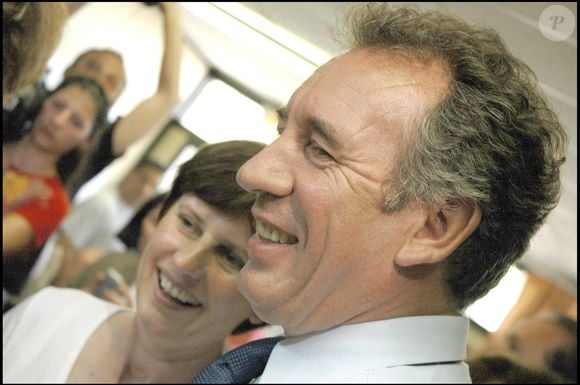 François Bayrou et sa femme Elisabeth au bureau de vote de Pau