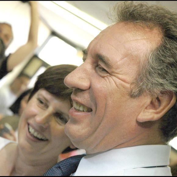 François Bayrou et sa femme Elisabeth au bureau de vote de Pau