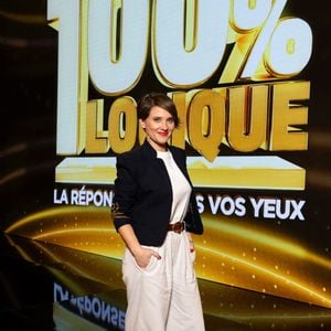 Exclusif - Melanie Taravant en backstage de l'enregistrement de l'émission "100% Logique", présentée par C.Féraud et diffusée le 4 avril sur France 2, à Saint Denis, France, le 2 décembre 2025. © Jeremy Melloul/Bestimage