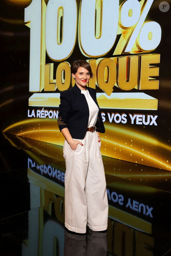 Exclusif - Melanie Taravant en backstage de l'enregistrement de l'émission "100% Logique", présentée par C.Féraud et diffusée le 4 avril sur France 2, à Saint Denis, France, le 2 décembre 2025. © Jeremy Melloul/Bestimage