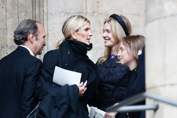 Exclusif - Xavier Niel, Ségolène Gallienne, Natalia Vodianova à la sortie de la messe hommage à Doris Brynner en l'église Saint-Philippe-du-Roule à Paris le 4 juin 2025.

© Christophe Clovis / Bestimage