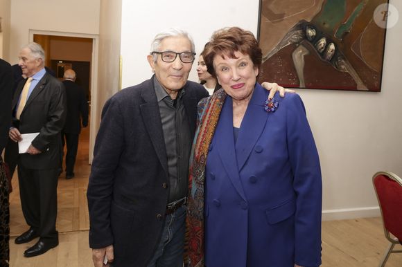 Parmi les invités : Roselyne Bachelot, ancienne ministre de la Culture, et Xavier Darcos, chancelier de l’Institut de France.

Exclusif - Roselyne Bachelot et Boualem Sansal - M.L.D.Lacharrière recevait B.Sansal pour le premier dîner de la Revue des Deux Mondes de l'année - De nouveau libre, B.Sansal répondait à l'invitation de M.L.D.Lacharrière à venir témoigner, lançant ainsi un appel à s'engager en faveur de la transmission et à raviver l'esprit des Lumières.
 
Un discours à la fois touchant et inspirant pour la grande assemblée venue écouter l'écrivain ce soir-là. La culture et surtout les lettres étaient naturellement largement représentées, avec l'ancienne ministre R.Bachelot, le Chancelier de l'Institut de F.X Darcos, le président de la Fondation de France P.Sellal, l'écrivain et prix Goncourt 2024 K.Daoud, l'historien de l'art et académicien des beaux-arts A.Goetz, les éditorialistes F.O Giesbert et F.d'Orcival, ou encore la productrice Y.Benguigui.
 
La porte-parole du Gouvernement M.Bregeon, mais aussi les ambassadeurs du Brésil et de Suisse assistaient également à cette soirée exceptionnelle, dédiée à la liberté et à l'engagement. Paris le 20/01/2026.
© Jack Tribeca / Bestimage