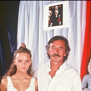 La chanteuse a vécu à Saint-Rémy-la-Vanne avec ses parents et sa soeur

Vanessa Paradis et son père André à Saint-Tropez. DANIEL ANGELI / BESTIMAGE