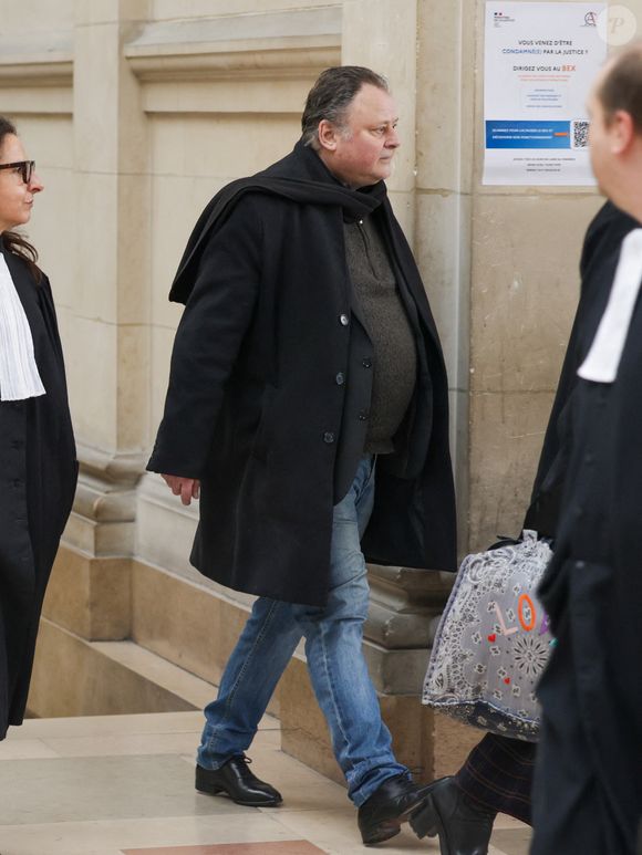 En appel, Christophe Ruggia a nié les faits et contesté les accusations.

Christophe Ruggia - - Le procès en appel du réalisateur Christophe Ruggia accusé d'agressions sexuelles par Adèle Haenel reprend au palais de justice sur île de la Cité, chambre 2-5 de la cour d'appel de Paris, France, le 23 janvier 2026. © Julien Sarkissian/Bestimage