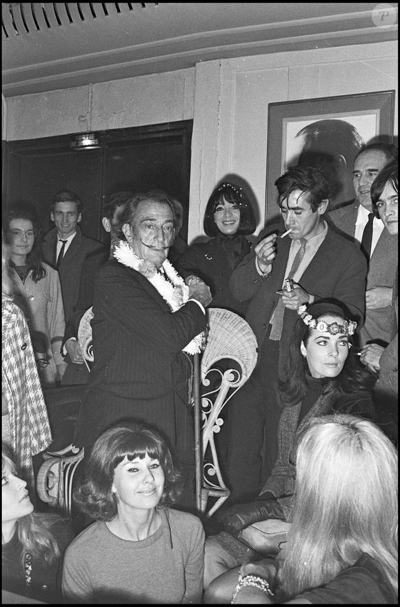 ARCHIVES - SALVADOR DALI , JULIETTE GRECO ET MICHEL PICCOLI AU CONCERT D' HUGUES AUFRAY A BOBINO EN 1967