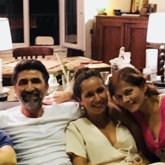 Car la comédienne a eu deux enfants, Léo et Emma. 

Emma Kabouche, la fille de Cécilia Hornus, sur Instagram