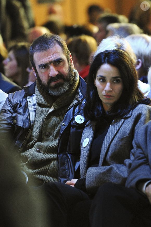 Eric Cantona et son épouse Rachida Brakni lors du forum de la Fondation Abbe Pierre sur la crise du logement en France à Paris, France le 1er février 2012. Photo Mousse/ABACAPRESS.COM