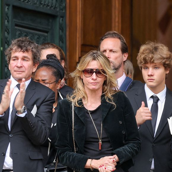 A l'occasion des 90 ans de son regretté père, l'architecte d'intérieur a pris le temps de rédiger un doux message à l'adresse de celui qui lui manque tant. 

Roschdy Zem, Pierre Rambaldi, Sarah Poniatowski (Lavoine), son fils Roman Lavoine, sa cousine Tess Rambaldi (fille de Marie Poniatowski et petite-fille du défunt), Marie Rambaldi (Poniatowski), une des filles du défunt - Sorties des obsèques du prince Jean-Stanislas Poniatowski en l'Eglise polonaise à Paris, France, le 29 avril 2024. © Jacovides-Moreau/Bestimage