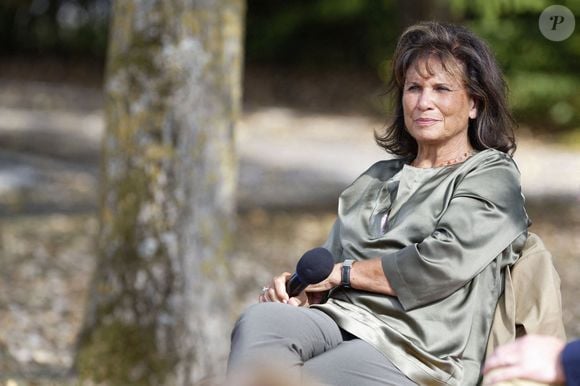 La journaliste franco-américaine Anne Sinclair rencontre des gens et signe son livre 'La Rafle des notables' au Mémorial de l'internement et de la déportation - Camp de Royallieu, le 19 septembre 2020 à Compiègne, France. Photo par Edouard Bernaux/Abacapress.com