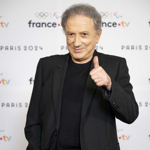 Michel Drucker lors de la présentation des journalistes et chroniqueurs de France Télévisions pour les Jeux Olympiques 2024 au musée de l'Homme à Paris, le 11 juin 2024.
© Pierre Perusseau / Bestimage
