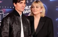 Louane a publié en story Instagram une vidéo sur laquelle on peut la voir adresser un geste tendre à Florian Rossi, son compagnon, lors d'un concert à Lille, via Instagram @watchoutforthetornado