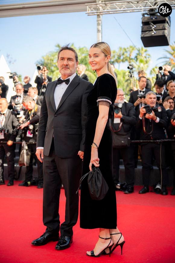 Ses créations se vendent sur son site en ligne ou dans plusieurs boutiques à des prix oscillant entre 300 et 3000 euros...

Alizée Guinochet et Gilles Lellouche quittent la projection du film "Le Moulin" lors du 79e Festival de Cannes, au Palais des Festivals, le 17 mai 2026 à Cannes, en France. Photo : Eliot Blondet/Abaca