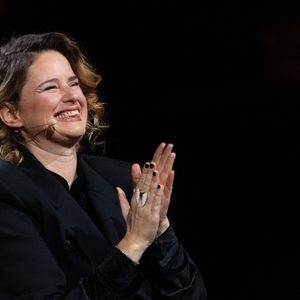Elodie Poux lors de l'enregistrement de l'émission "La chanson secrète N°14", présentée par Nikos Aliagas et diffusée le 26 décembre sur TF1, à Paris le 9 décembre 2025. © Jacovides-Moreau/Bestimage