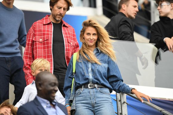 Ophelie Meunier avec son fils et Mathieu Vergne au match de football du Paris FC avec ses enfants et son mari, 31 août 2025. Photo by Florian Poitout/ABACAPRESS.COM