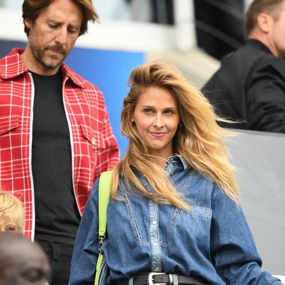 Ophelie Meunier avec son fils et Mathieu Vergne au match de football du Paris FC avec ses enfants et son mari, 31 août 2025. Photo by Florian Poitout/ABACAPRESS.COM