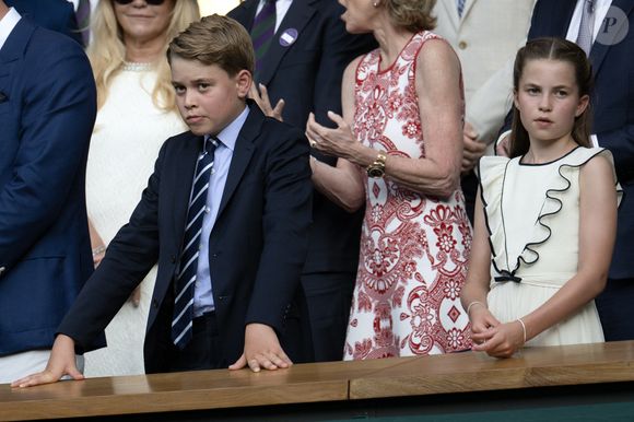 Le prince William et la princesse Catherine de Galles, accompagnés du prince George et de la princesse Charlotte, assistent à la finale masculine de Wimbledon entre Jannik Sinner et Carlos Alcaraz, au All England Lawn Tennis and Croquet Club, à Wimbledon, Londres, Royaume-Uni, le 13 juillet 2025.

Julien Burton / Bestimage