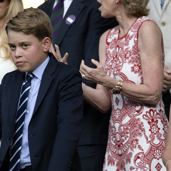 Le prince William et la princesse Catherine de Galles, accompagnés du prince George et de la princesse Charlotte, assistent à la finale masculine de Wimbledon entre Jannik Sinner et Carlos Alcaraz, au All England Lawn Tennis and Croquet Club, à Wimbledon, Londres, Royaume-Uni, le 13 juillet 2025.

Julien Burton / Bestimage