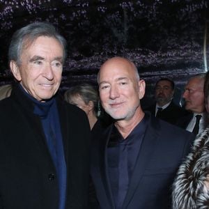 Ce bateau, de marque Feadship, devrait mesurer 143 mètres de long ! Une taille à peine croyable, qui devrait faire grimper son coût à plus de 500 millions d’euros, selon le site "Luxury Launches".
Delphine Arnault (Directrice générale de Dior), Bernard Arnault, Jeff Bezos et sa femme Lauren Sánchez - Défilé de Mode Christian Dior - Front Row, Collection Haute Couture Printemps/Été 2026, dans le cadre de la Fashion Week de Paris, France, le 26 Janvier 2026.
© Bertrand Rindoff / Bestimage