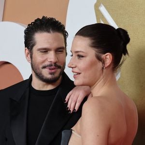 François Civil a été abordé de façon inattendue par l’influenceuse Hanaevly alors qu’il se trouvait sur les quais de Seine, près du pont Bir-Hakeim. 

François Civil, Adèle Exarchopoulos - Photocall de la 50ème édition de la cérémonie des César à l'Olympia à Paris, France © Dominique Jacovides - Olivier Borde / Bestimage