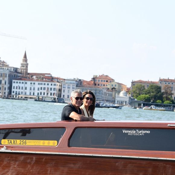 George Clooney et sa femme Amal Clooney arrivent à Venise avant le 82e Festival international du film de Venise - Italie, mardi 26 août 2025.
Backgrid UK/ Bestimage