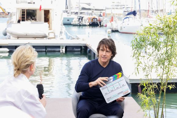 Exclusif - Tom Cruise sur le plateau de l'émission "C à vous" lors du 78ème Festival International du Film de Cannes (du 13 au 24 mai 2025), le 13 mai 2025. © Jack Tribeca/Bestimage