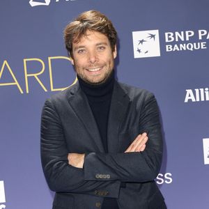 En plus de remplacer Sonia Devillers dès la prochaine saison, il continuera à officier sur BFMTV.

Benjamin Duhamel - à la 19ème édition des "BFM Awards" à la Pyramide du Louvre, le 5 décembre 2023.

Photo : Coadic Guirec/Bestimage