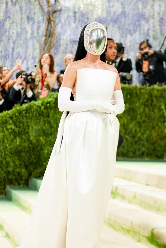 Katy Perry célébrant l'ouverture de l'exposition "Costume Art" qui s'est tenue au Metropolitan Museum of Art à New York City. Backgrid USA / Bestimage