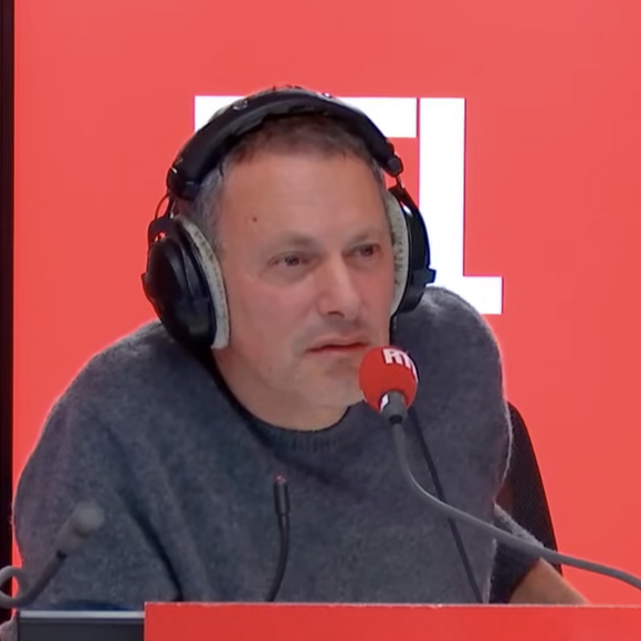 Lors de cette interview, Marc-Olivier Fogiel a demandé à Alain Souchon s'il manquait d'inspiration pour écrire un nouvel album.

Marc-Olivier Fogiel sur RTL.