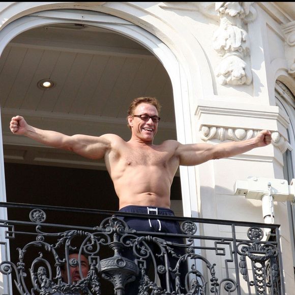 Comme l'indiquent nos confrères de "Nice Matin" dans leur édition de ce samedi 5 février, le célèbre acteur belge est accusé d’avoir eu des rapports sexuels

Jean-Claude Van Damme à Cannes
MAQUAIRE / BESTIMAGE