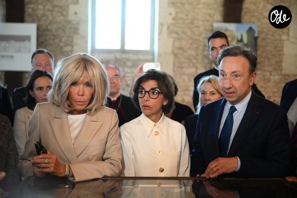 Brigitte Macron, la ministre française de la Culture Rachida Dati et le journaliste français Stéphane Bern lors d'une visite du manège de l'abbaye de Pontlevoy, à Pontlevoy, en France, le 19 septembre 2025, dans le cadre de la 42e édition des Journées européennes du patrimoine. 

Photo de Eliot Blondet/ABACAPRESS.COM