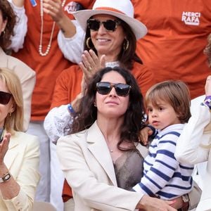 Ana María Parera, Xisca Perello, Rafael Junior, Maribel Nadal - Hommage à Rafael Nadal lors des internationaux de France de tennis à Rolnd Garros le 25 mai 2025.

© Dominique Jacovides / Cyril Moreau / Bestimage