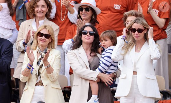 Ana María Parera, Xisca Perello, Rafael Junior, Maribel Nadal - Hommage à Rafael Nadal lors des internationaux de France de tennis à Rolnd Garros le 25 mai 2025.

© Dominique Jacovides / Cyril Moreau / Bestimage