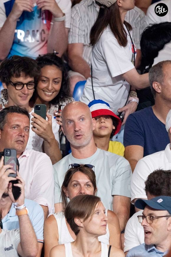 Leïla Kaddour, son compagnon Pierre Guénard et Thierry Omeyer - Les célébrités assistent aux épreuves de judo lors des Jeux Olympiques de Paris 2024 (JO) au Arena Champs de Mars à Paris, France, le 2 août 2024. © Jacovides-Perusseau/Bestimage