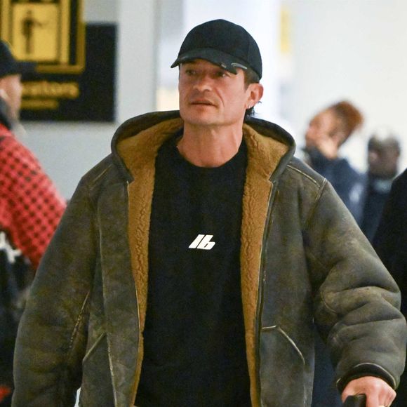Un humoriste a partagé une image réalisée avec l'IA d'Orlando Bloom lors d'un diner aux chandelles avec l'ex-chancelière allemande Angela Merkel.
Katy Perry et Orlando Bloom ont été aperçus à leur arrivée à l'aéroport JFK de New York. Katy est en ville pour se produire au Jingle Ball 2024.©Backgrid USA / Bestimage